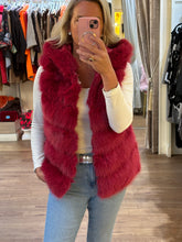 Load image into Gallery viewer, Berry Faux Fur Gilet